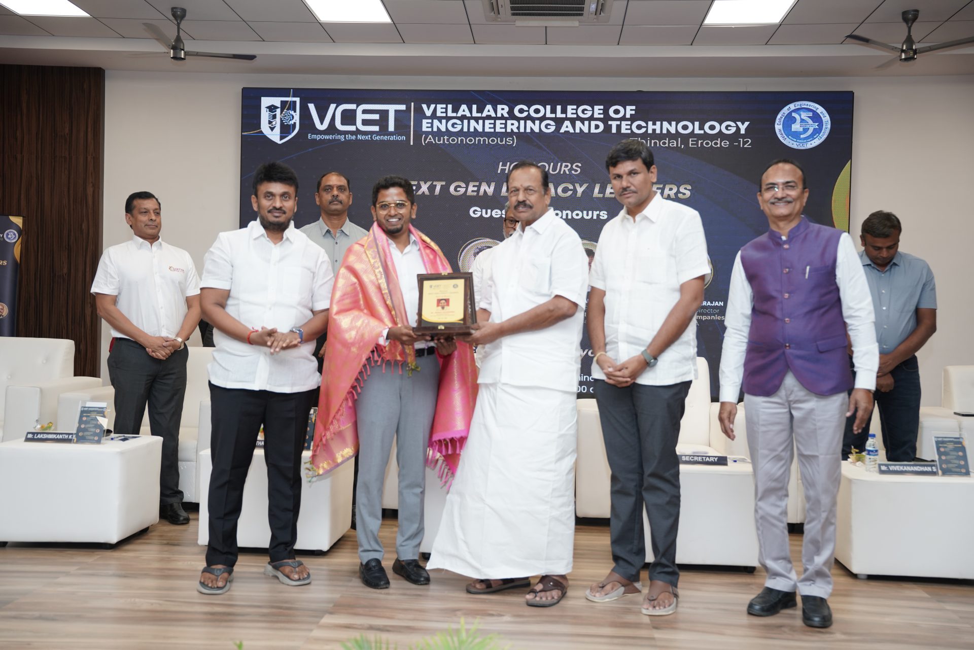 𝐏𝐫𝐨𝐮𝐝 𝐌𝐨𝐦𝐞𝐧𝐭 𝐨𝐟 𝐇𝐨𝐧𝐨𝐮𝐫!